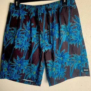 Men’s Reef swim shorts large